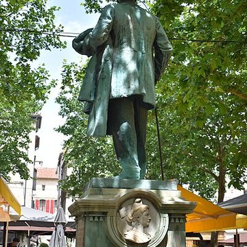 Monument à Frédéric Mistral dArles