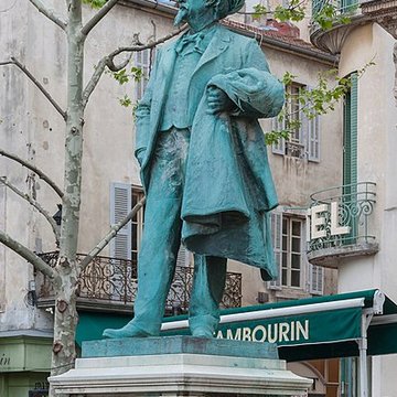 Monument à Frédéric Mistral dArles