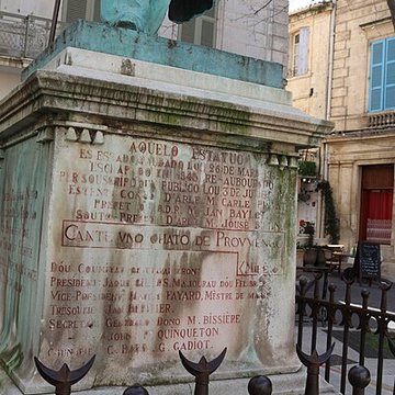 Monument à Frédéric Mistral dArles