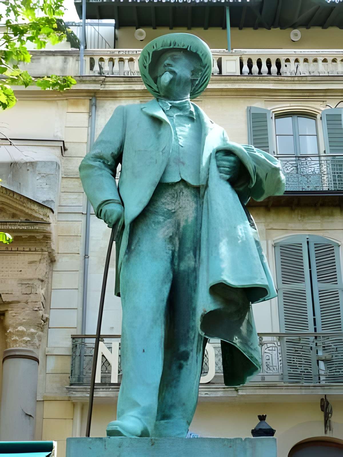Monument à Frédéric Mistral d'Arles 