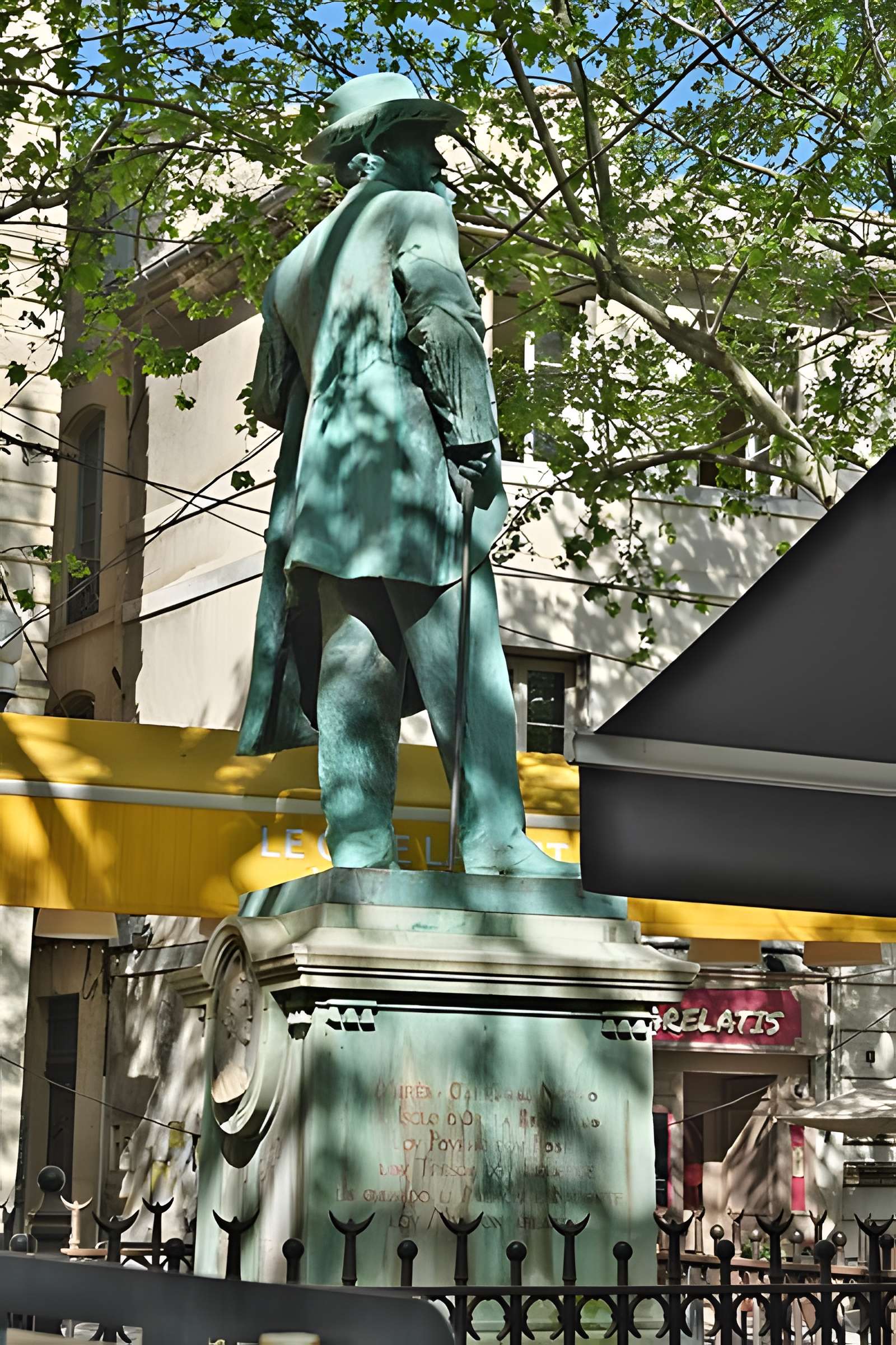 Monument à Frédéric Mistral d'Arles