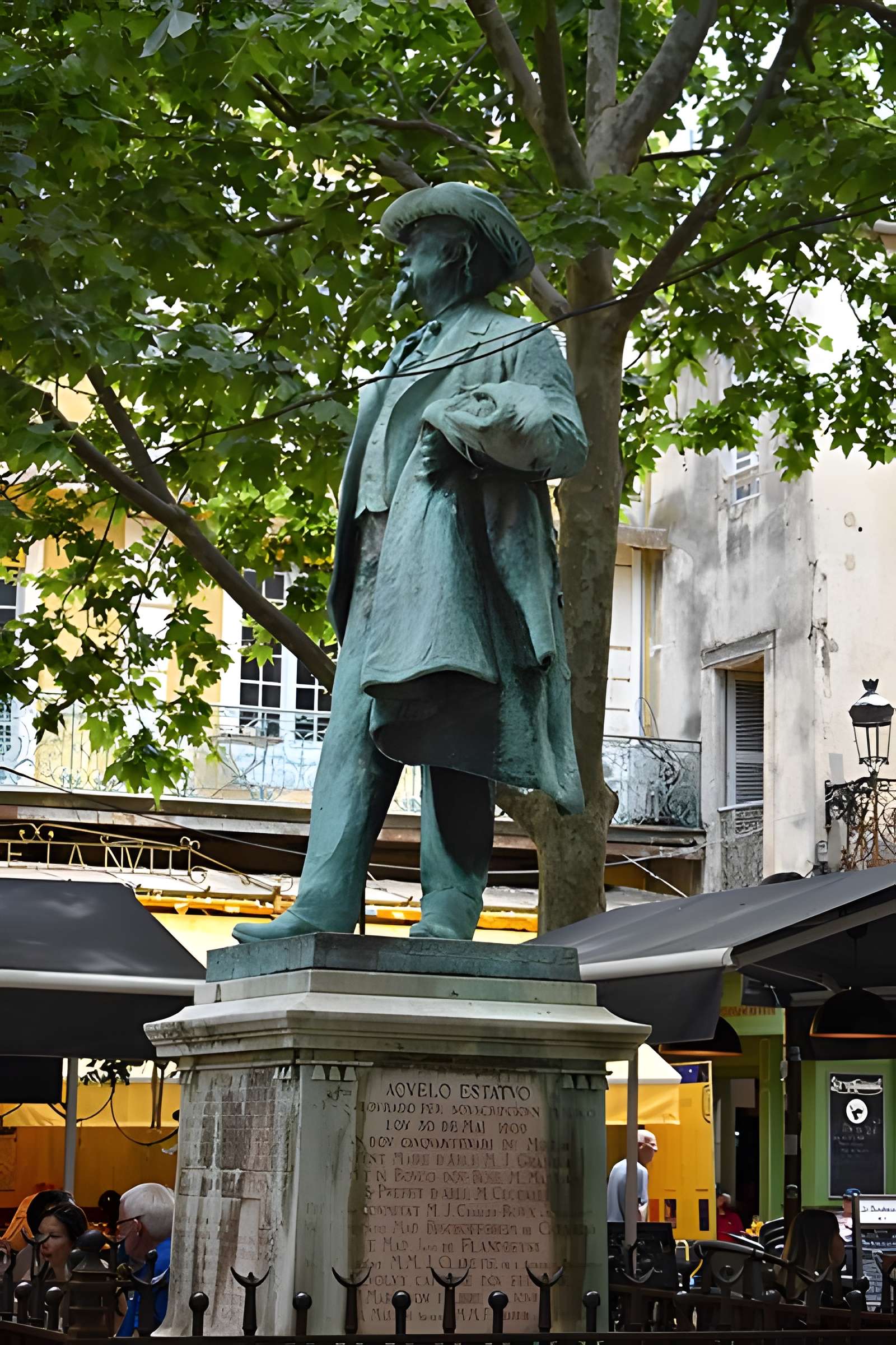 Monument à Frédéric Mistral d'Arles