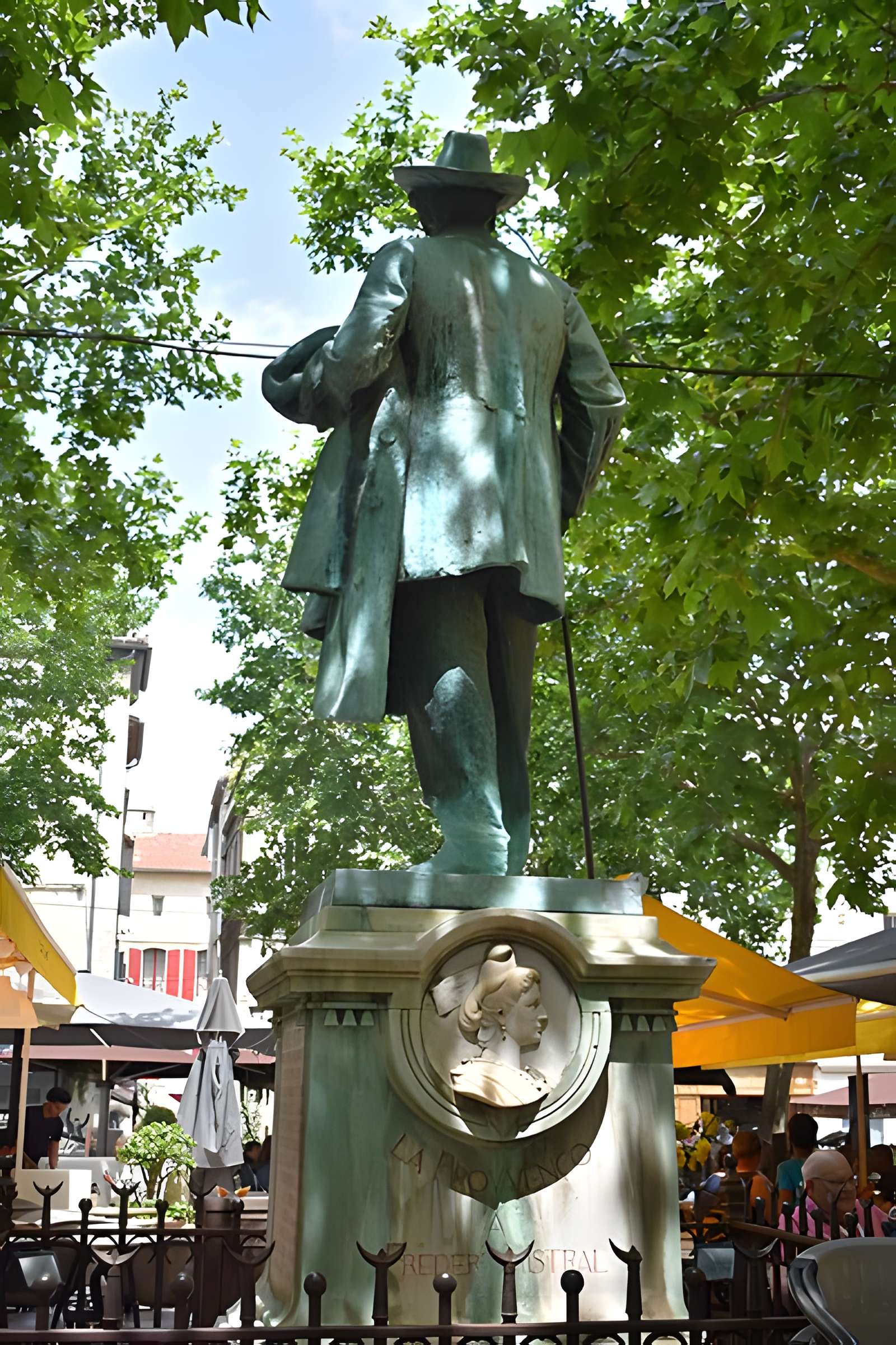 Monument à Frédéric Mistral d'Arles