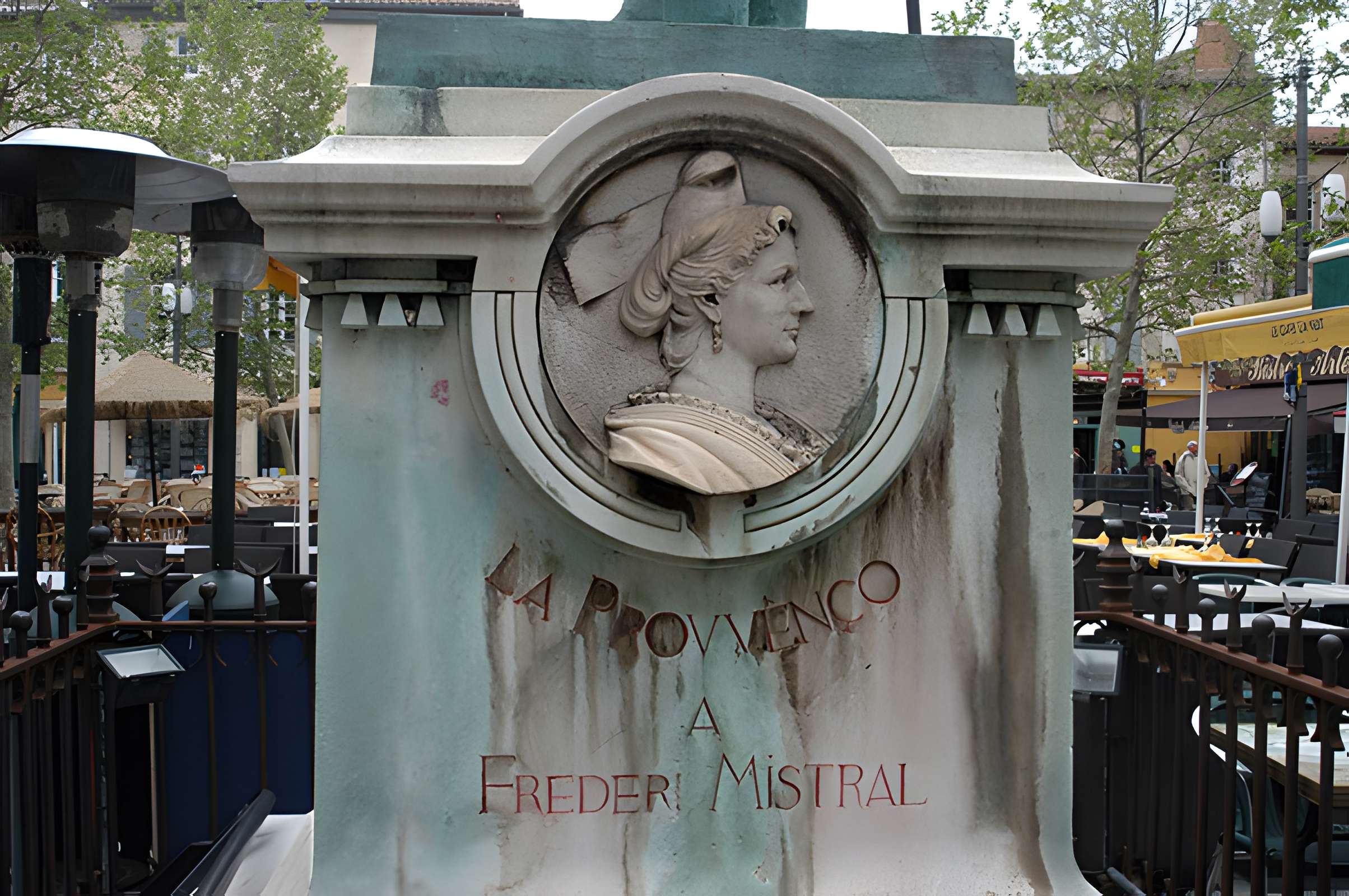 Monument à Frédéric Mistral d'Arles