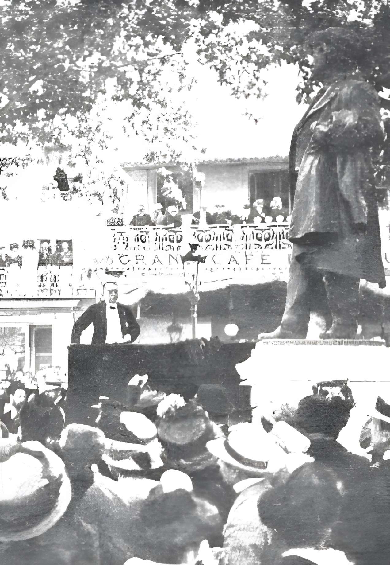Monument à Frédéric Mistral d'Arles