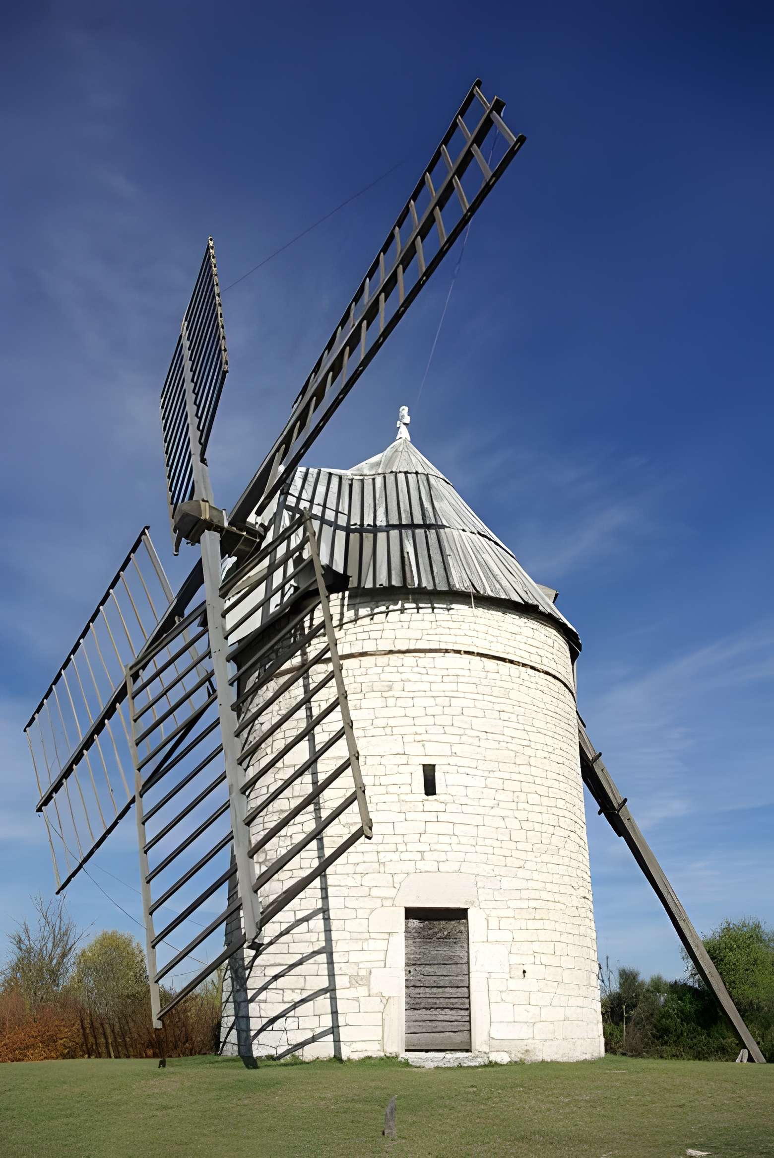 Moulin à vent de Boisse à Sainte-Alauzie 