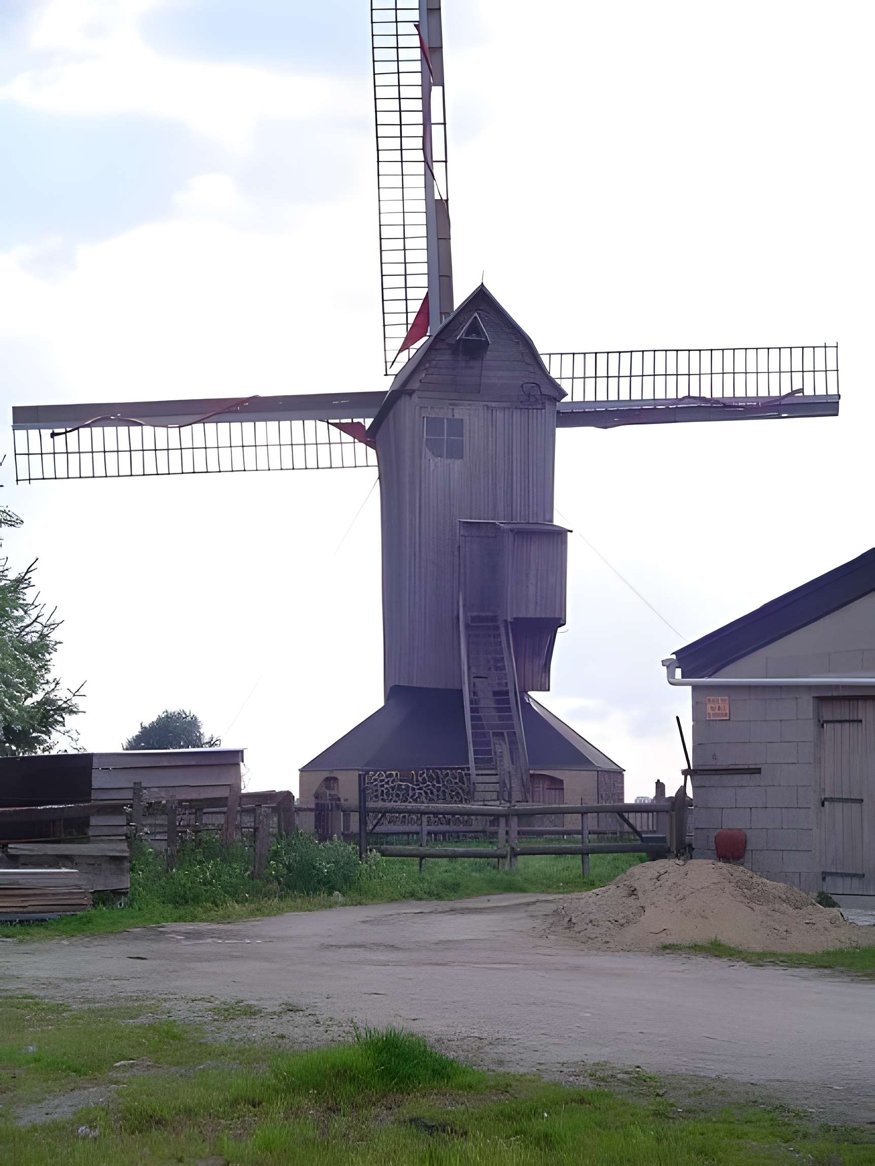Moulin à vent de l'Hofland à Houtkerque 
