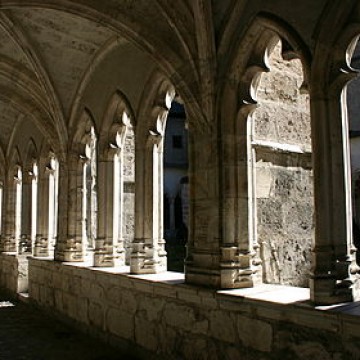 cloitre de la cathedrale saint jean baptiste a saint jean de maurienne