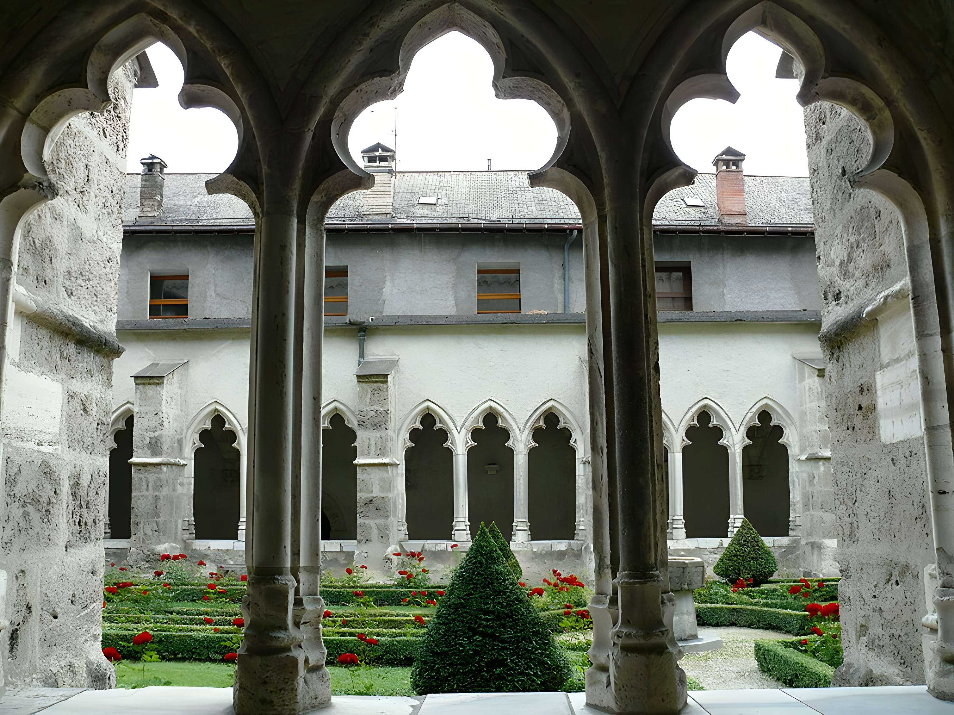 Cloître de la Cathédrale Saint-Jean-Baptiste à Saint-Jean-de-Maurienne