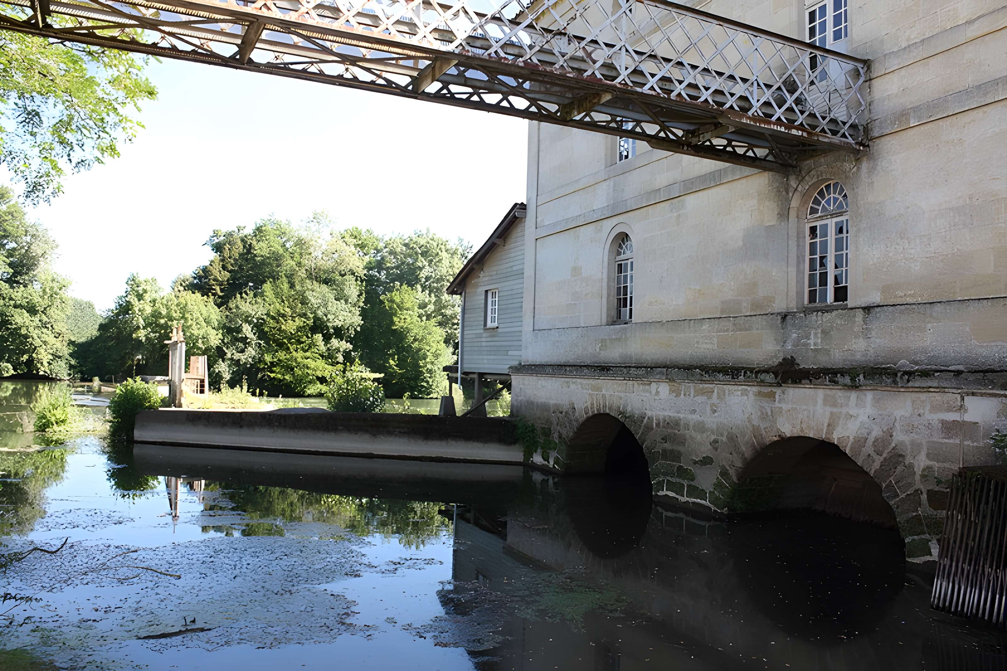 Moulin du Barrage à Porchères