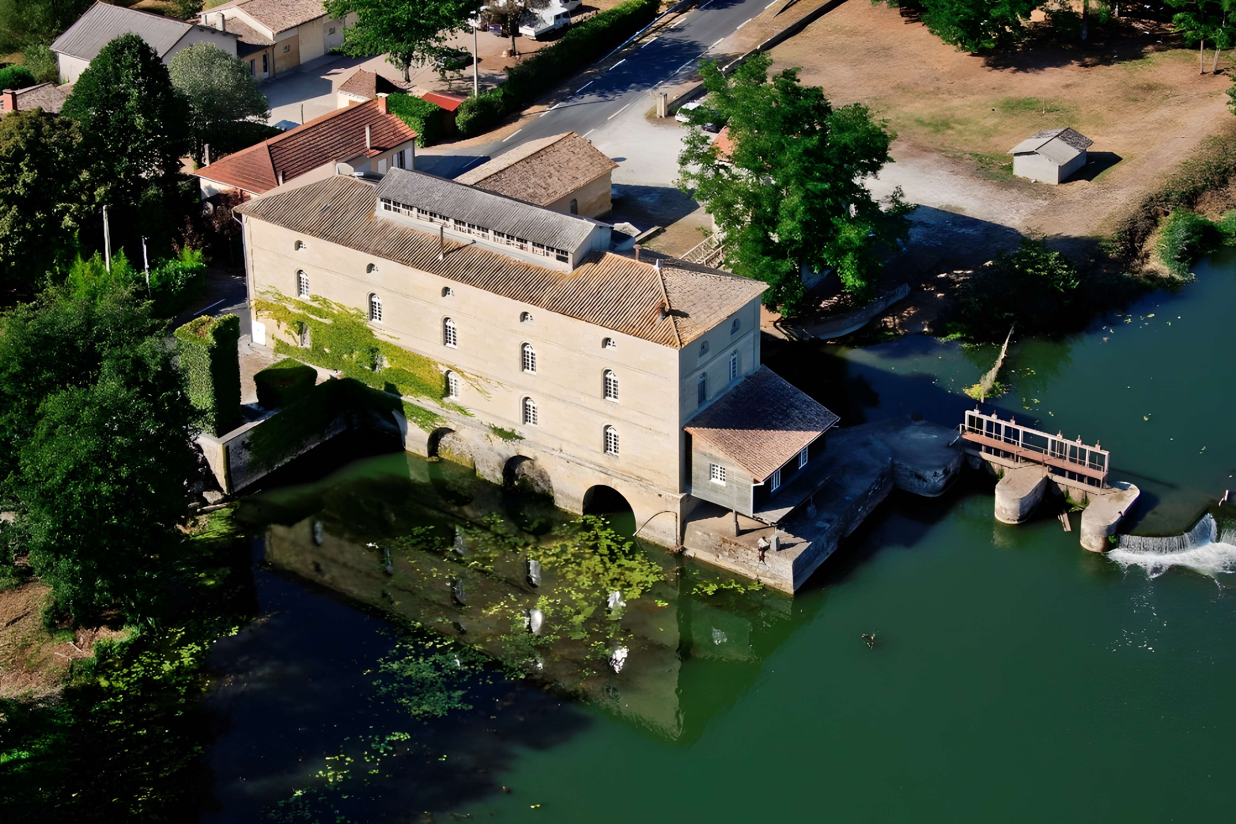 Moulin du Barrage à Porchères vue aérienne