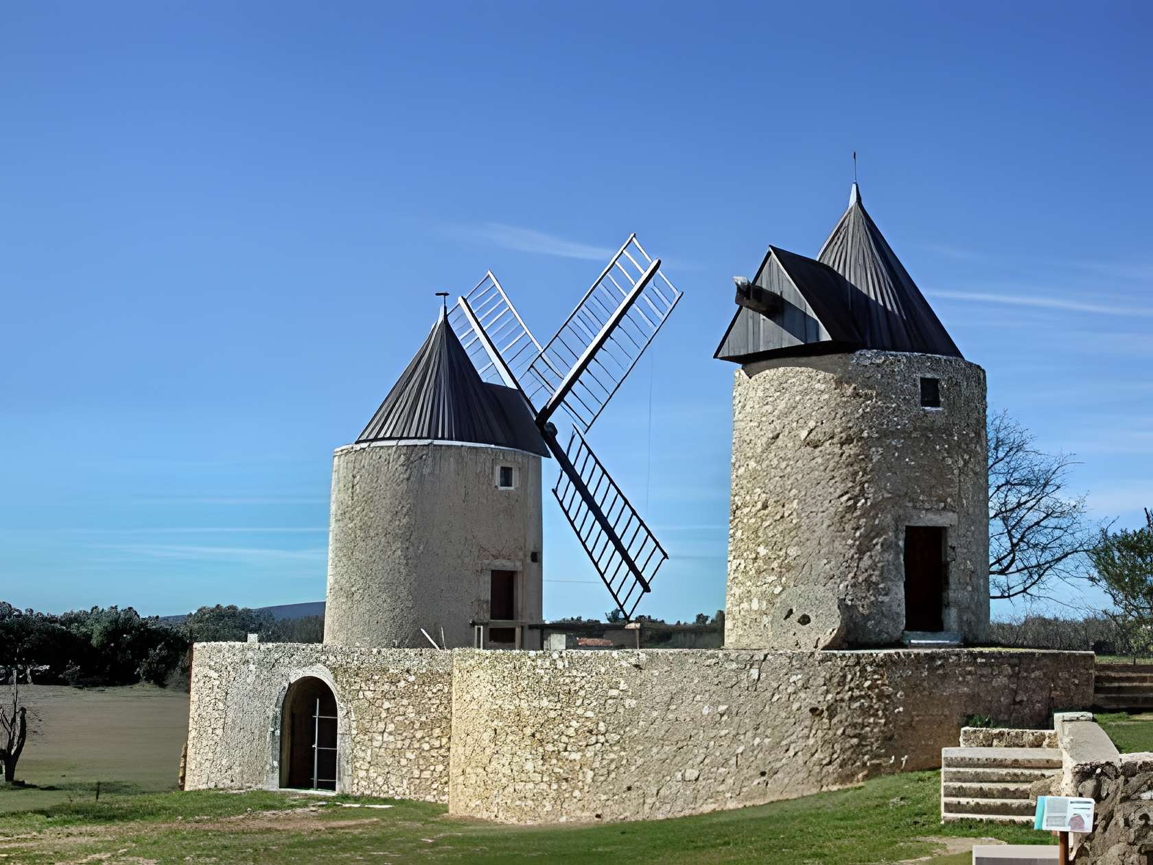 Moulins à vent de Régusse 