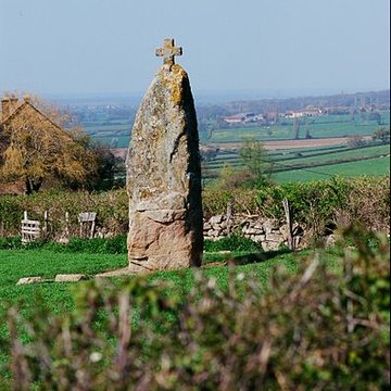 Pierre Levée du champ de la Fa à la Chapelle-sous-Brancion