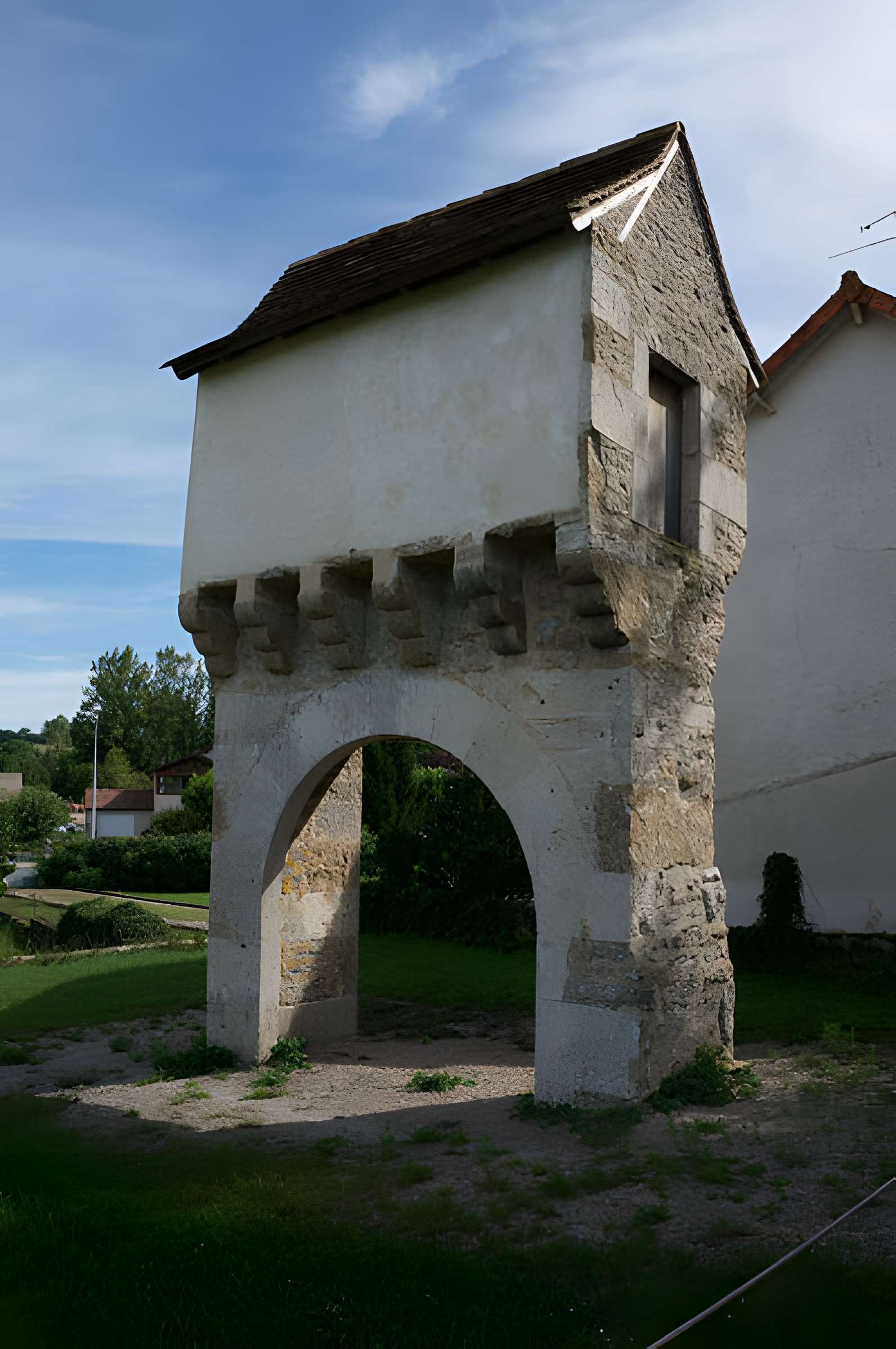 Pigeonnier porche à Lavergne