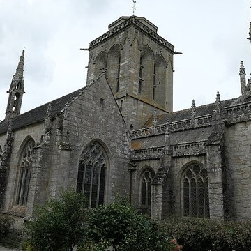 Place de lÉglise et ses maisons à Locronan