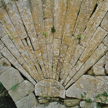 Pont à coquille sur lAigue-Brun de Bonnieux