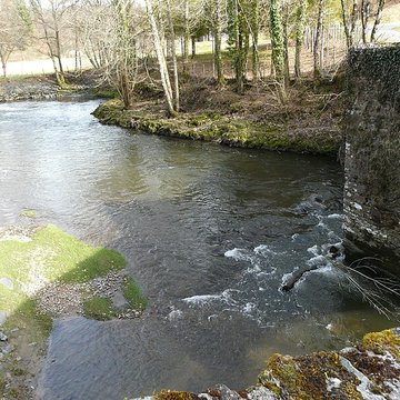 Pont de Laveyra sur lAuvézère à Payzac
