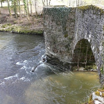 Pont de Laveyra sur lAuvézère à Payzac