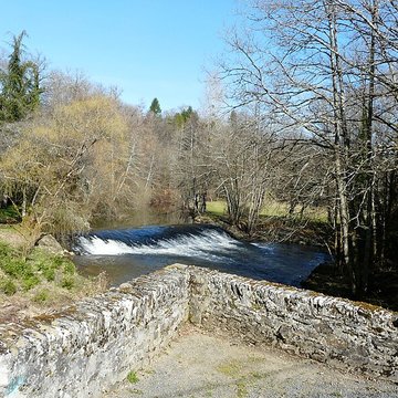 Pont de Laveyra sur lAuvézère à Payzac
