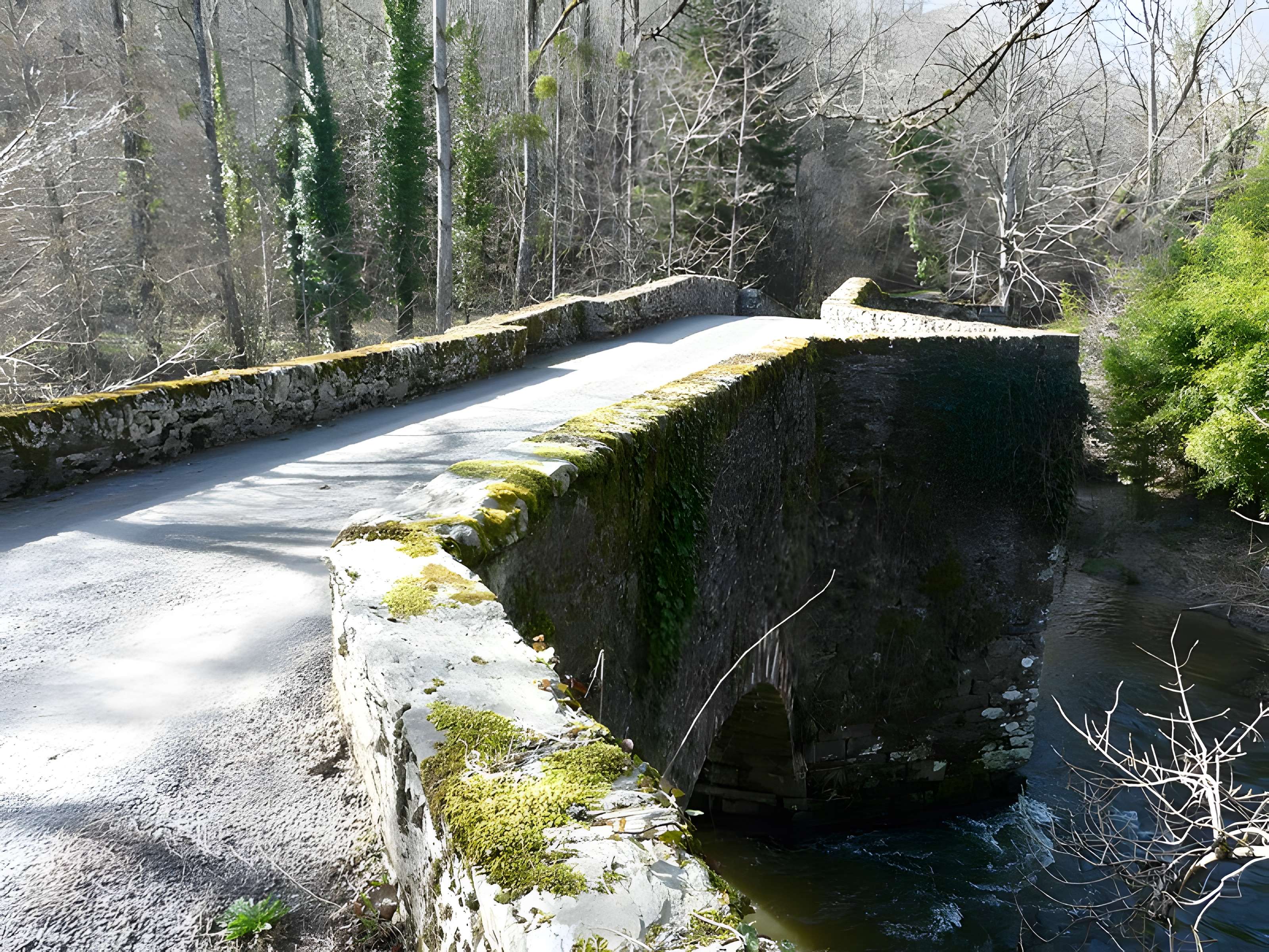 Pont de Laveyra sur l'Auvézère à Payzac
