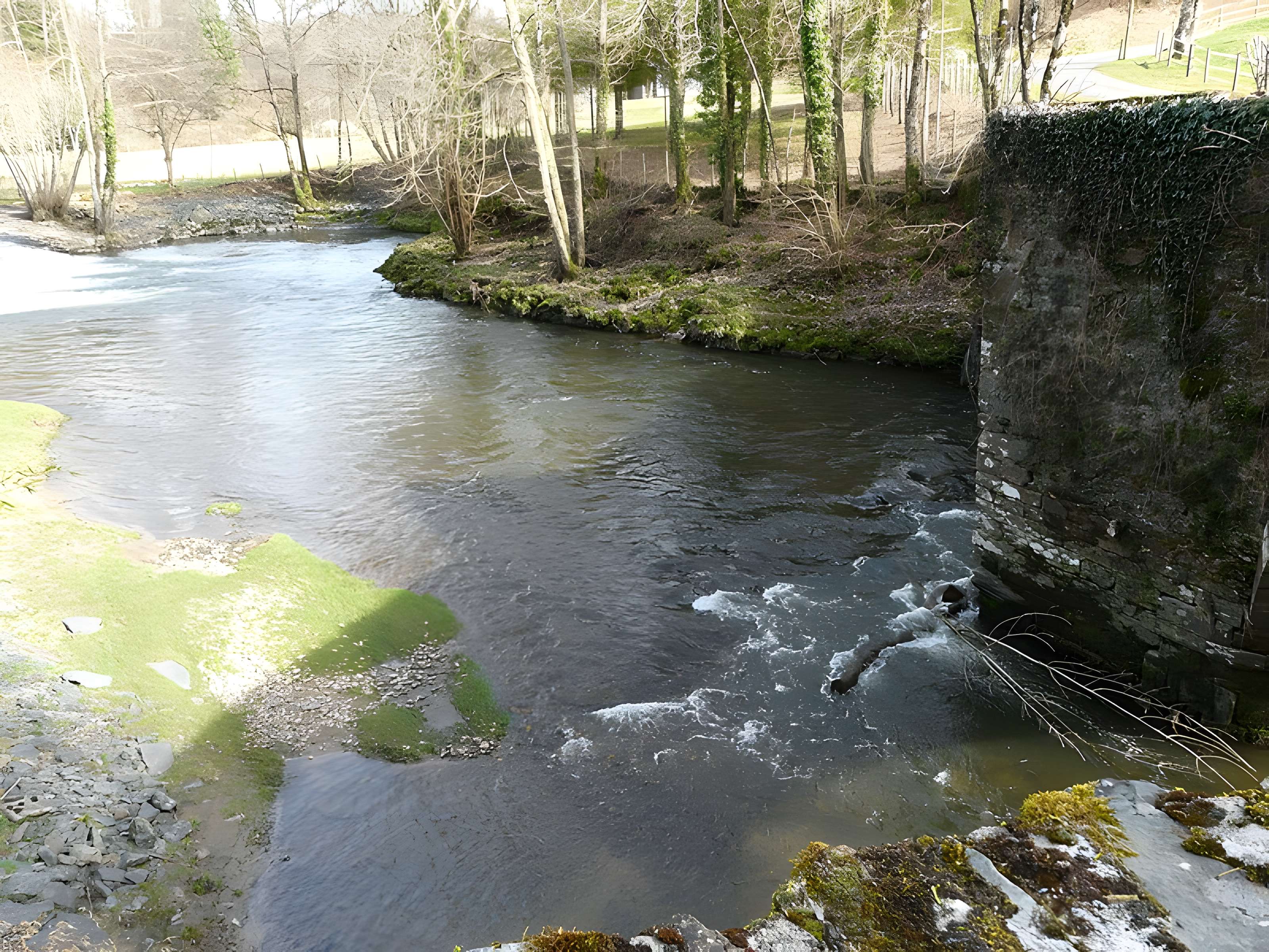 Pont de Laveyra sur l'Auvézère à Payzac