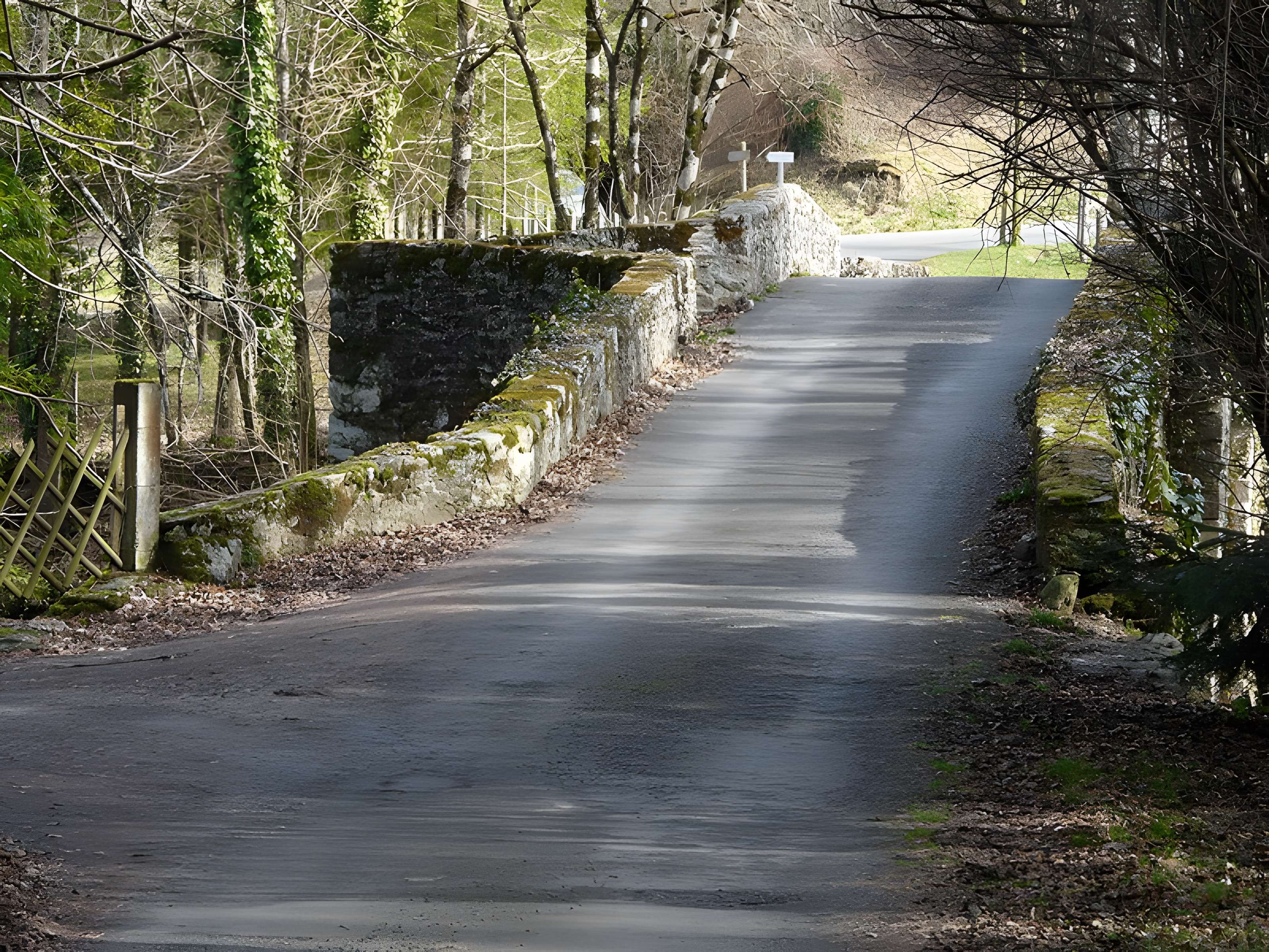 Pont de Laveyra sur l'Auvézère à Payzac