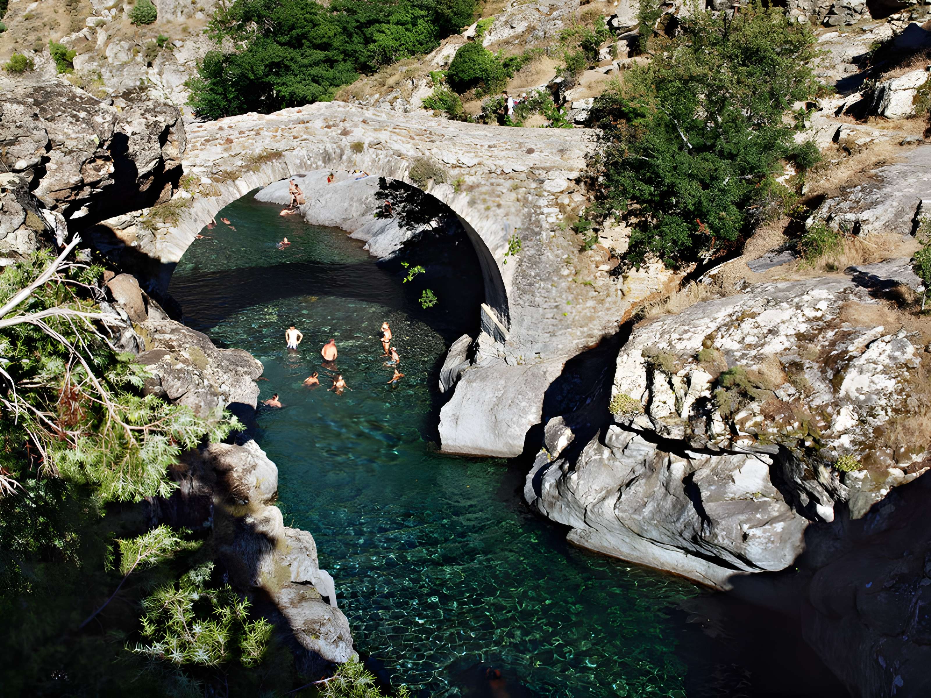 Pont génois d'Ascu à Asco