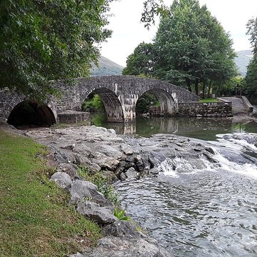 Pont romain sur la Nivelle à Ascain