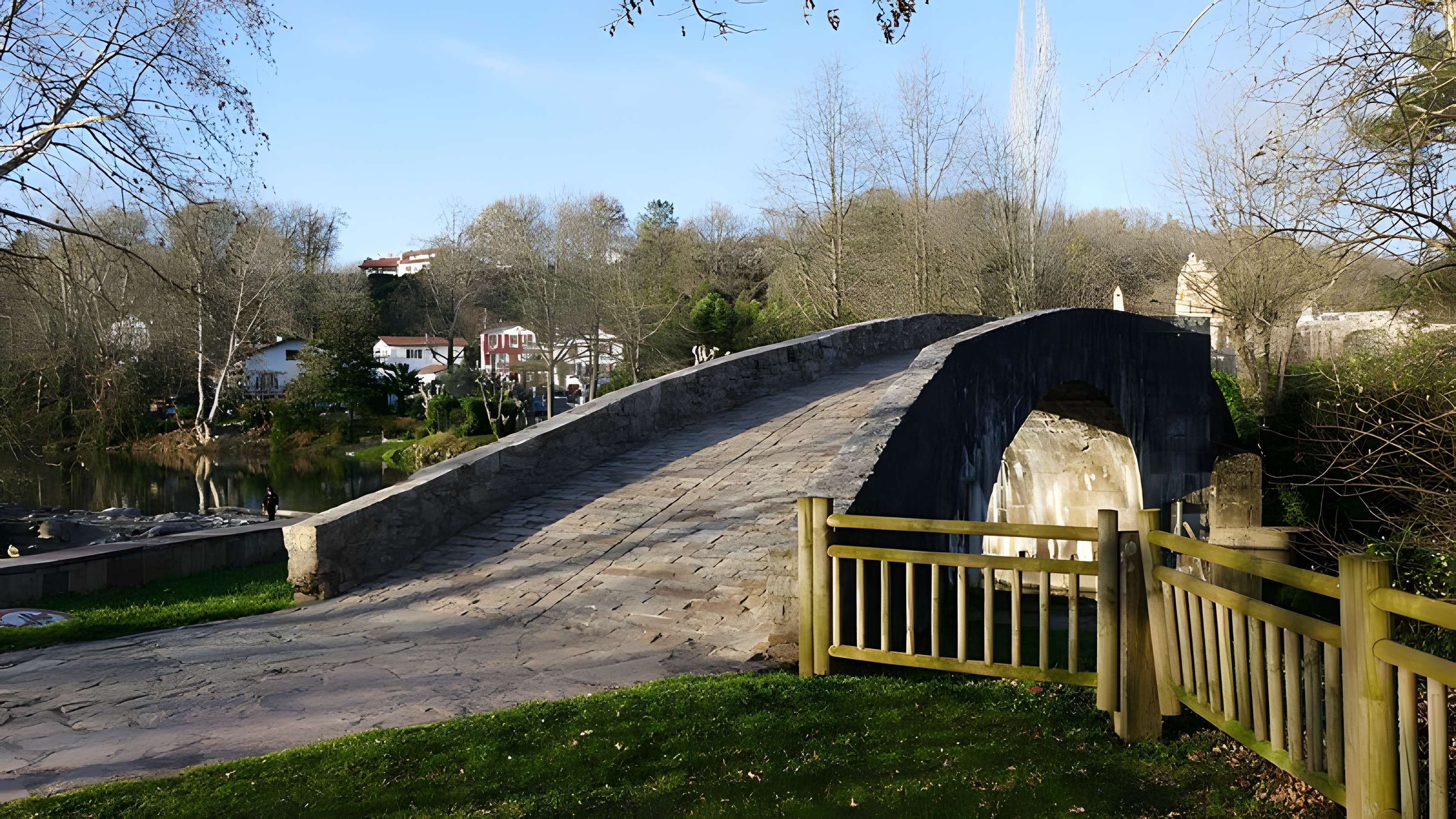 Pont romain sur la Nivelle à Ascain