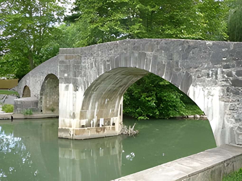 Pont romain sur la Nivelle à Ascain 