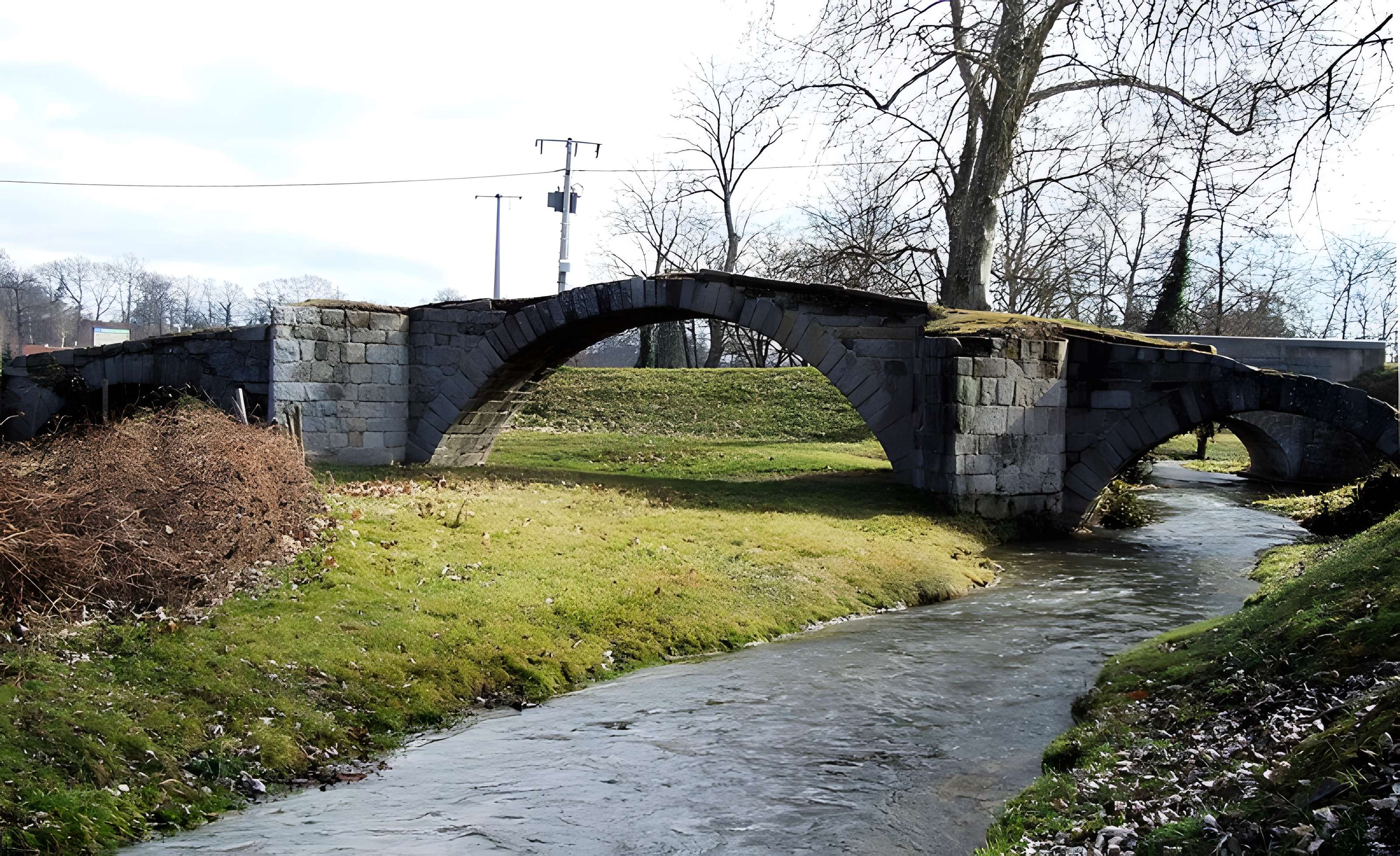 Pont sur l'Aix de Pommiers