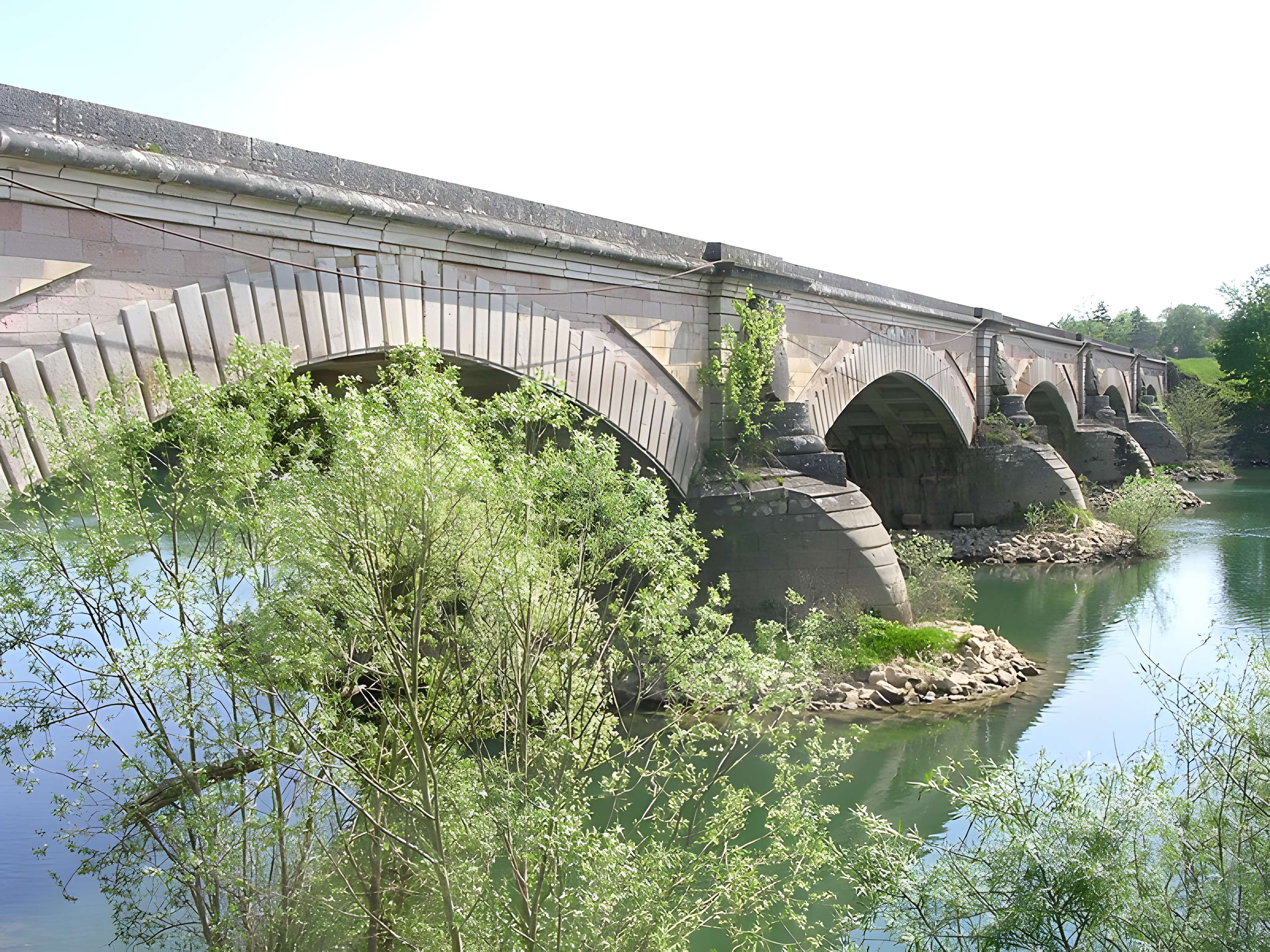Pont sur le Doubs à Navilly
