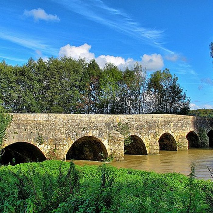 Photo de Pont sur le Salon de Montot