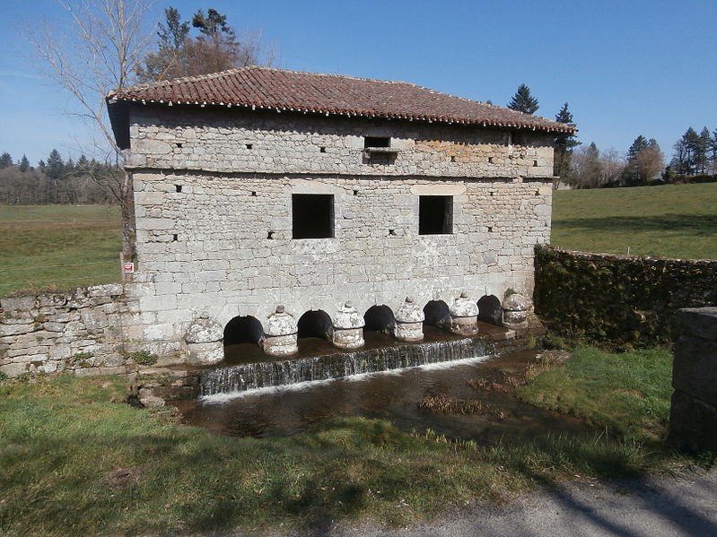 Photo de Pont surmonté d'un colombier de Veyrac