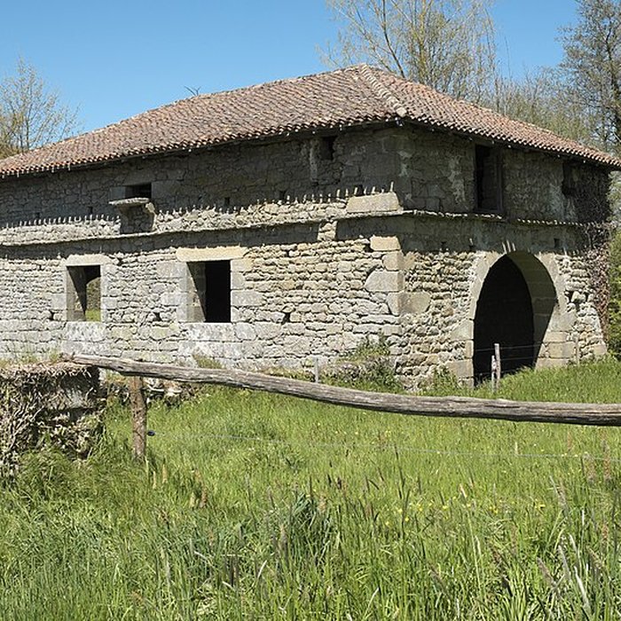 Photo de Pont surmonté dun colombier de Veyrac