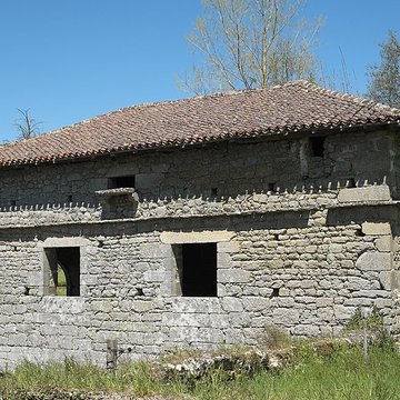 Pont surmonté dun colombier de Veyrac