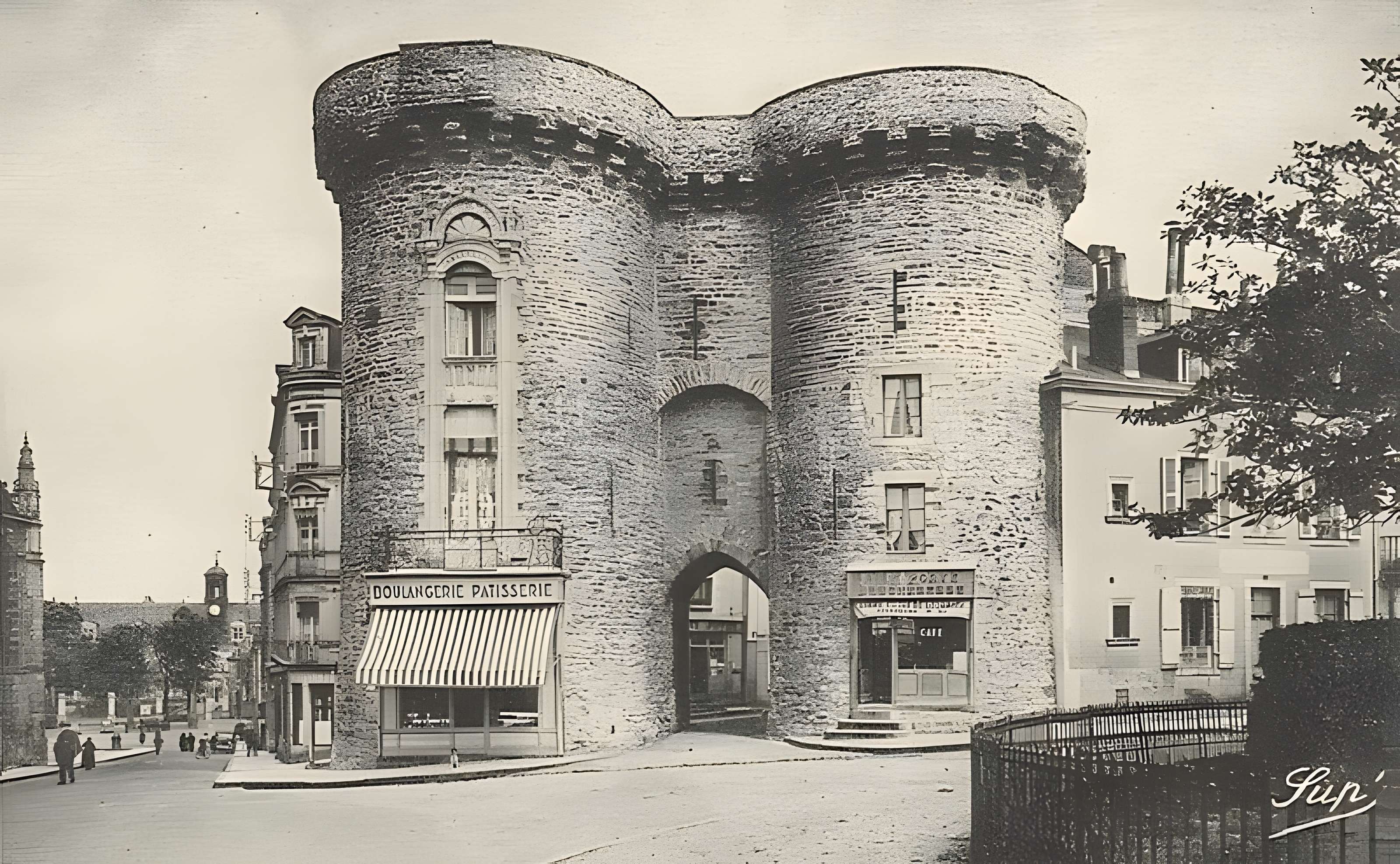 Porte Beucheresse de Laval