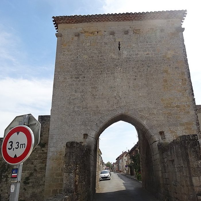 Photo de Porte de ville, son pont et son fossé