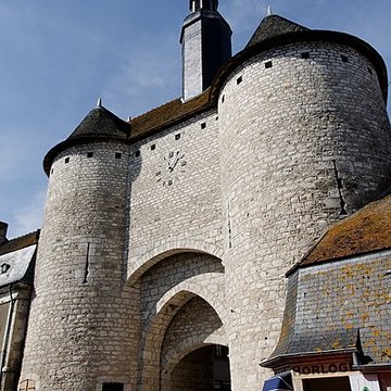 Porte de lHorloge de Mehun-sur-Yèvre