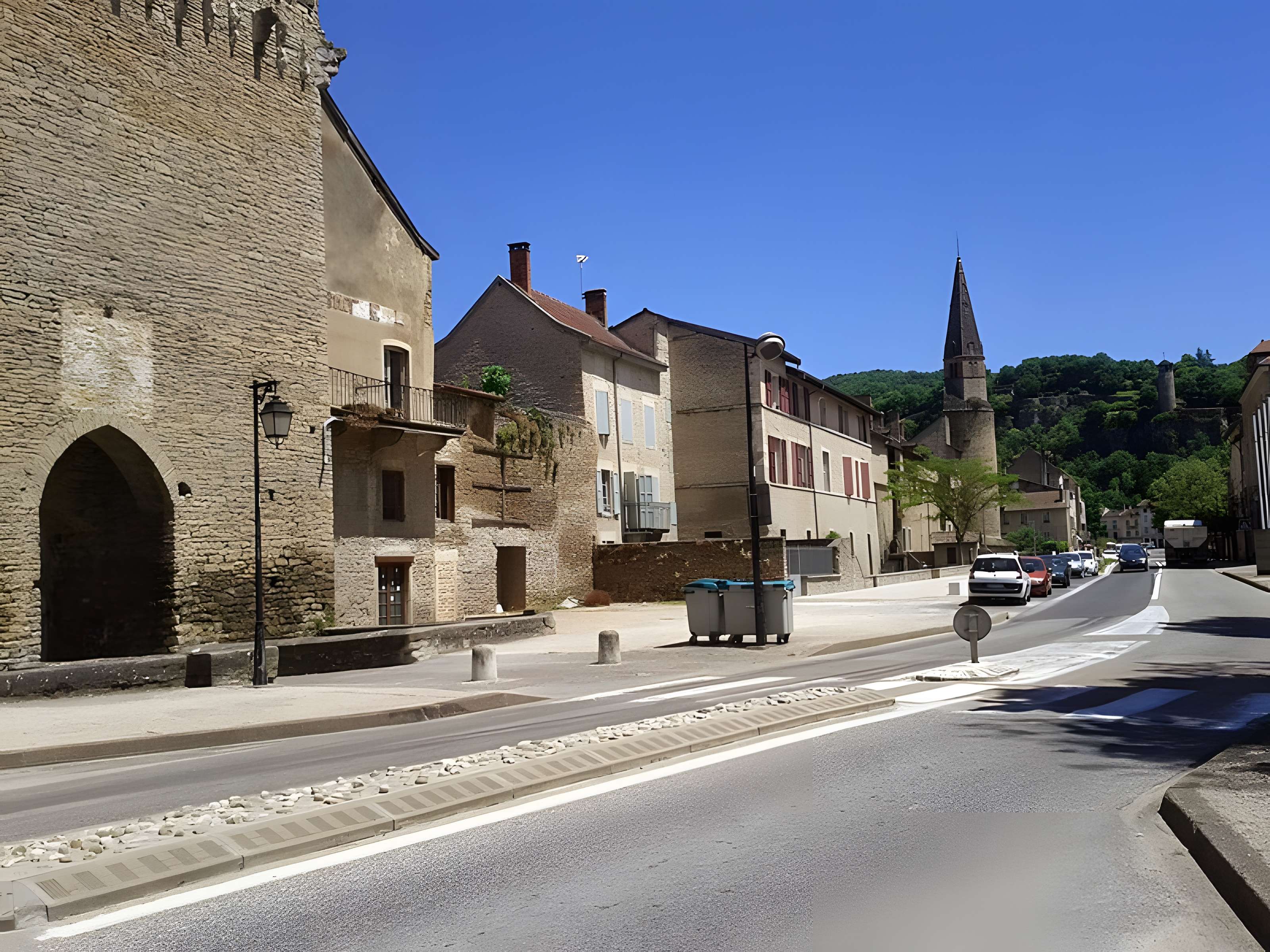 Porte de Lyon à Crémieu