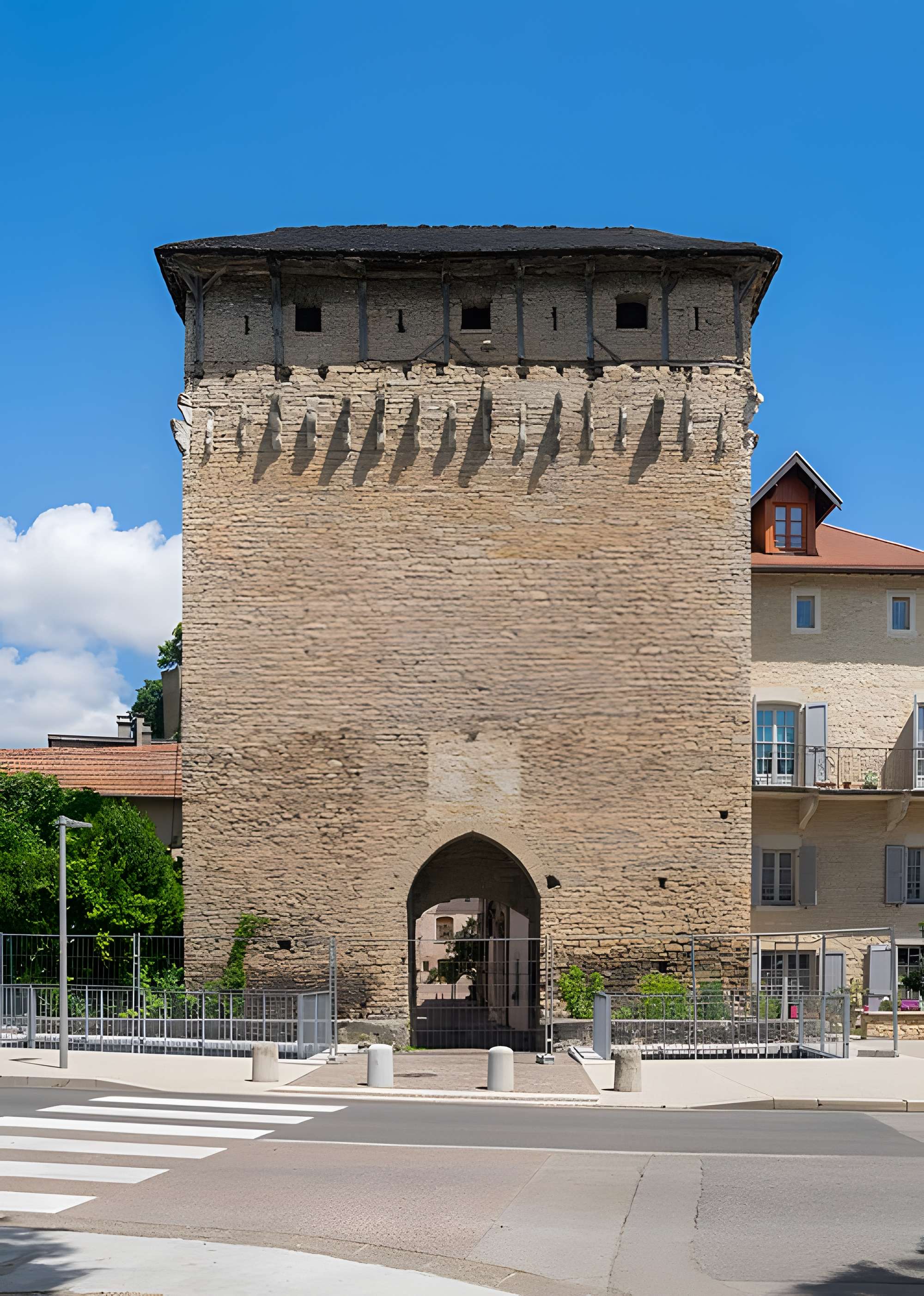 Porte de Lyon à Crémieu