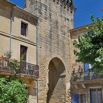 Porte de ville fortifiée