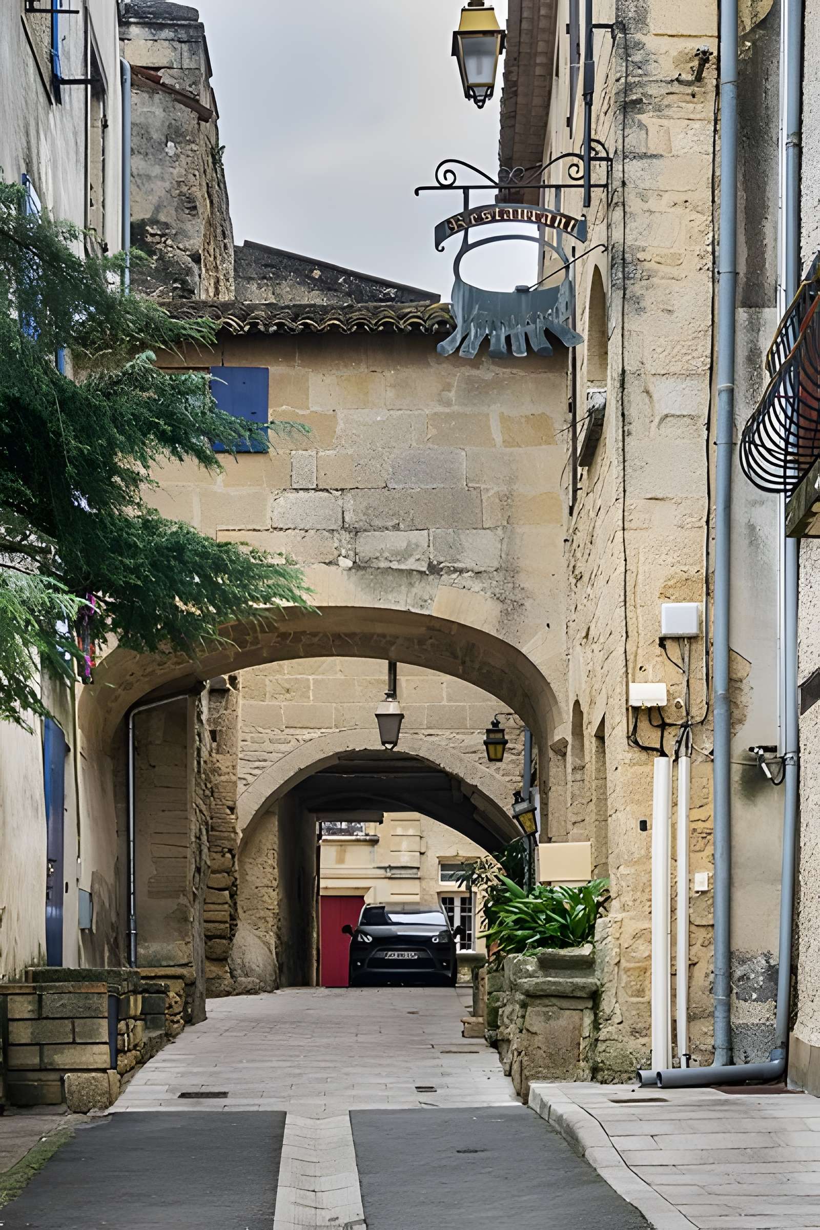 Porte de ville fortifiée