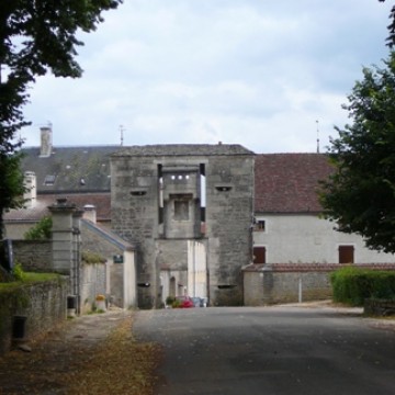 porte de ville de grancey le chateau neuvelle