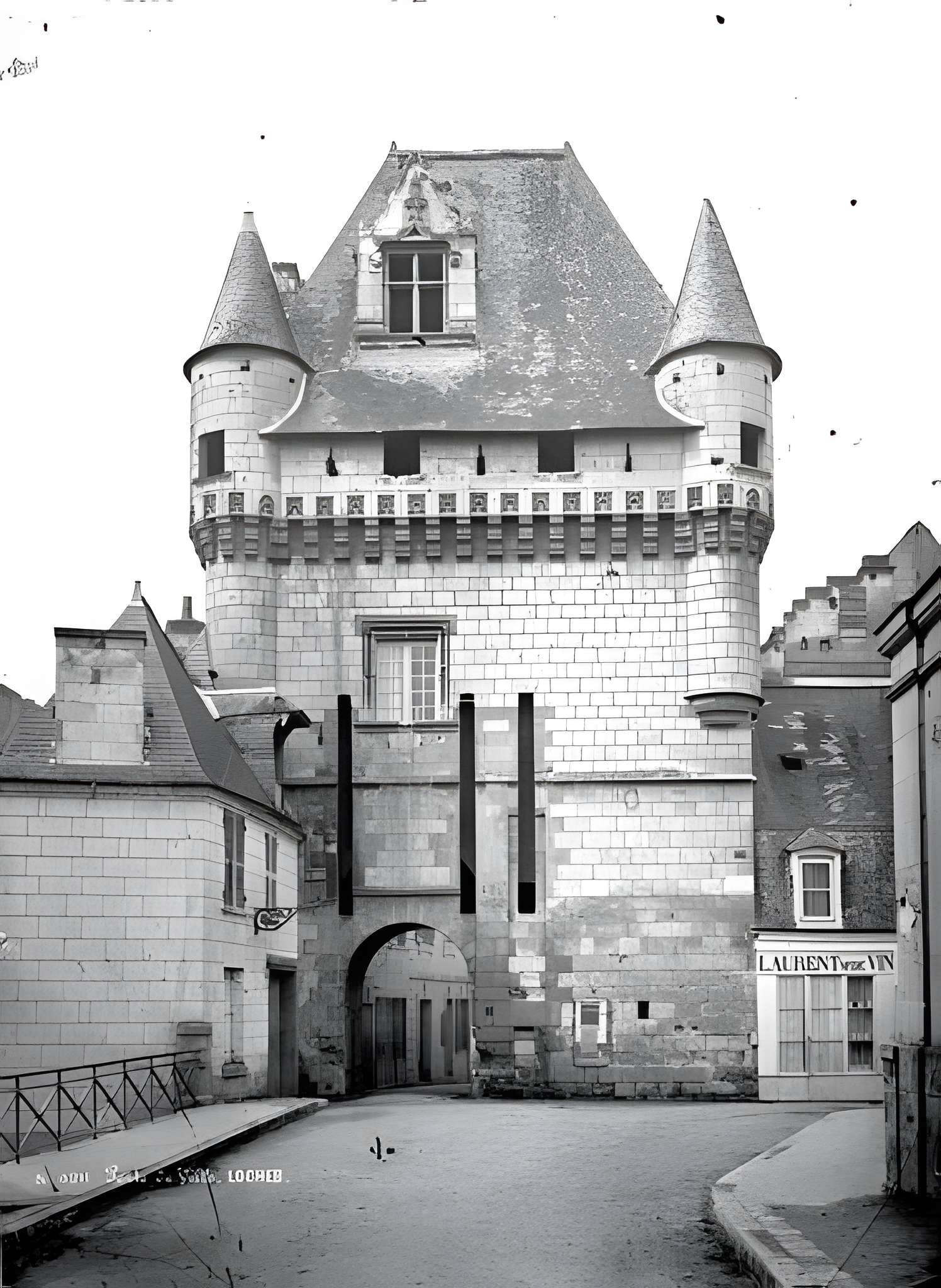 Porte des Cordeliers de Loches