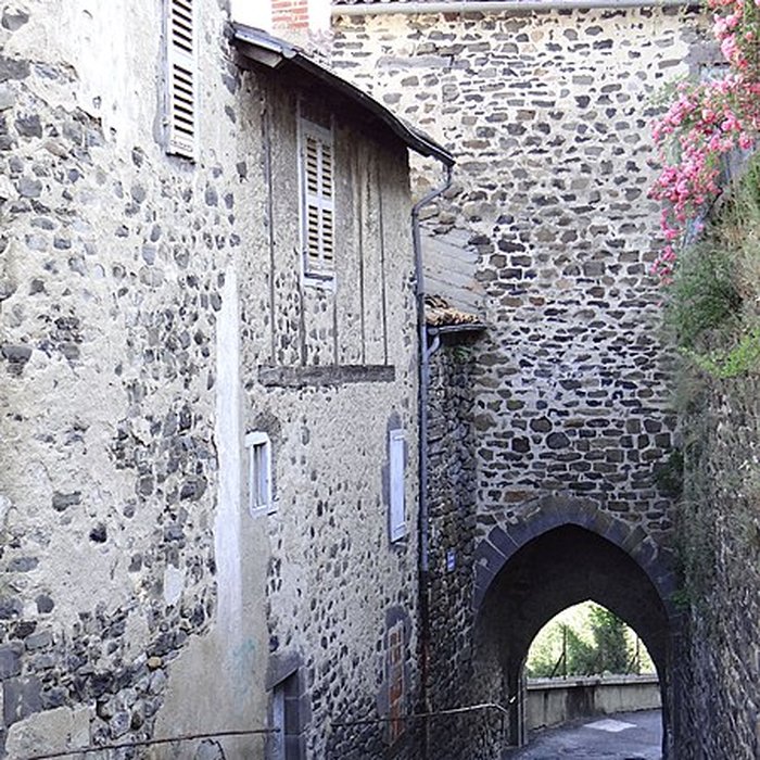 Photo de Porte des Roches de Saint-Flour