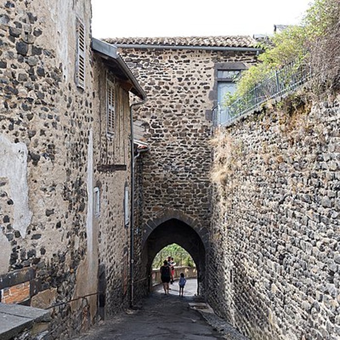 Photo de Porte des Roches de Saint-Flour