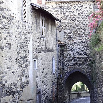 Porte des Roches de Saint-Flour