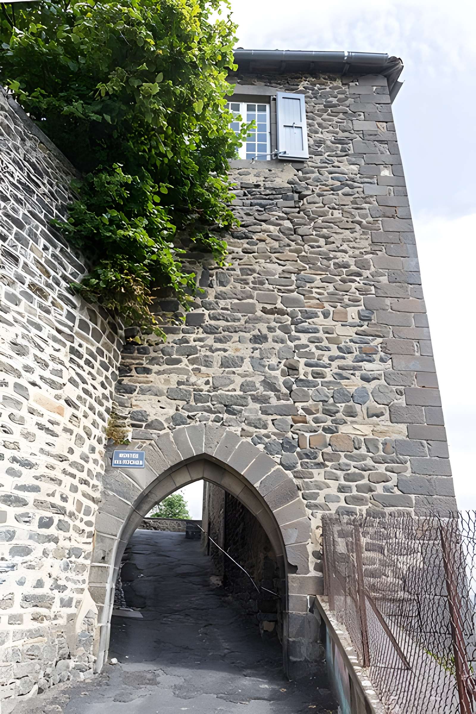 Porte des Roches de Saint-Flour