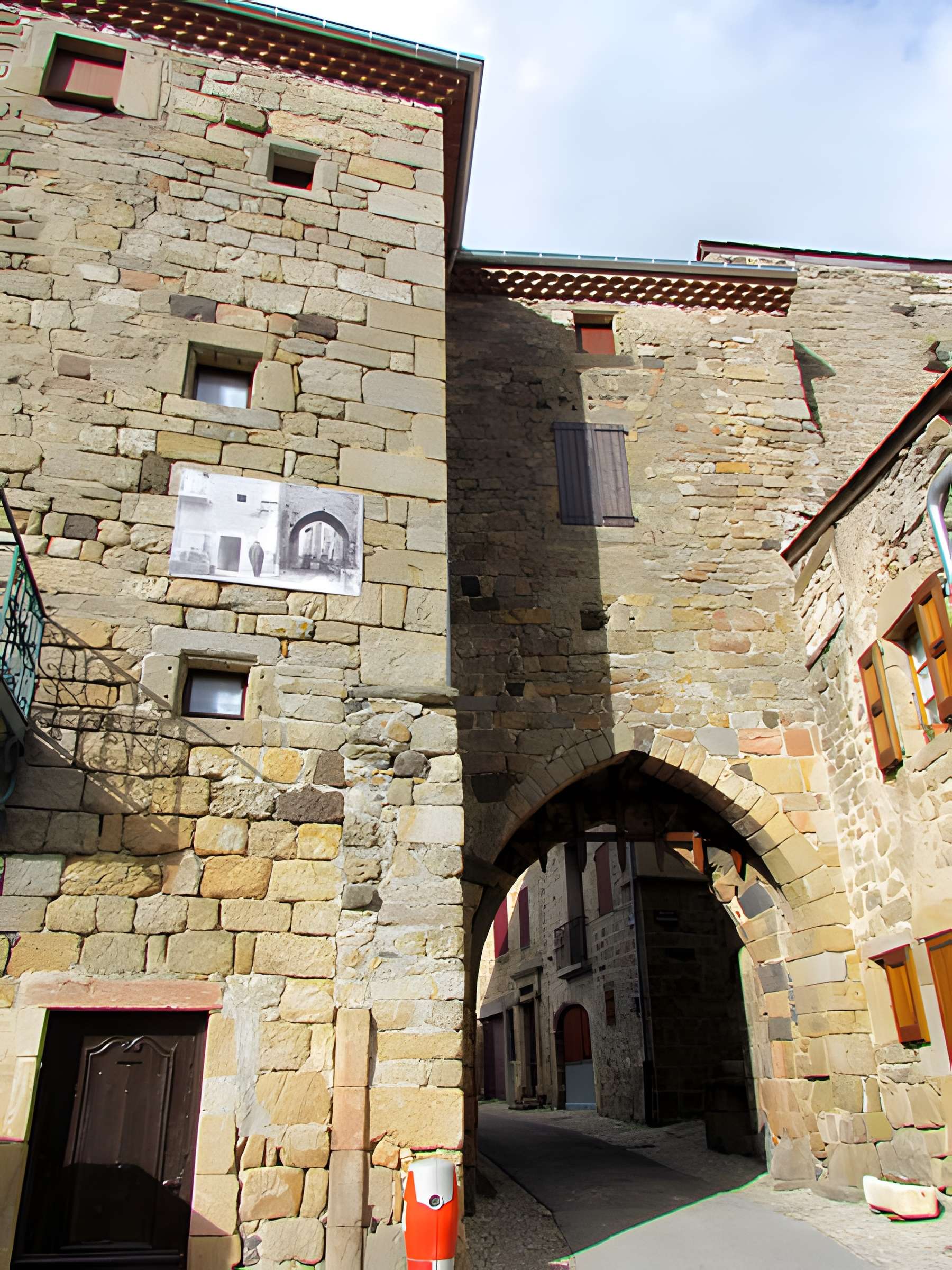 Porte du Besset de Pradelles